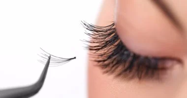 تركيب الرموش بطريقة الشعرة شعرة
